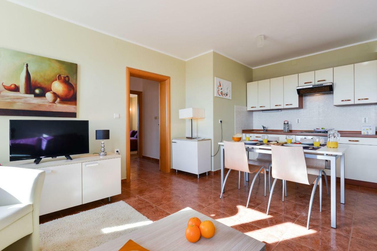Cecilia Apartments Лун Экстерьер фото